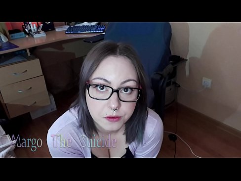 ❤️ Moza sexy con lentes chupa un consolador profundamente ante a cámara Vídeo de puta  na pornografía gl.alluremagazine.top ❌